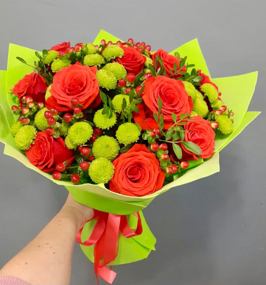 Букет цветов из: Хризантемы и Розы в Сузуне