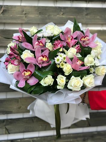 Букет цветов из: Розы и Хризантемы в Сузуне