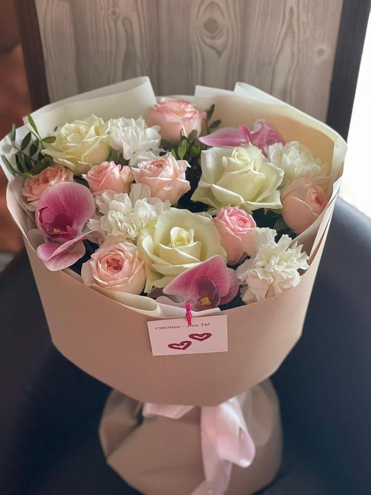 Букет цветов из: Орхидеи, Розы и Гвоздики в Сузуне