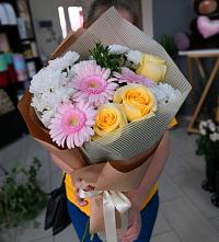 Букет цветов из:  Герберы, Розы и Хризантемы в Сузуне
