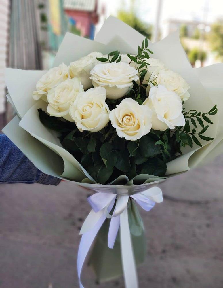 Букет Белые розы Проуд в Сузуне