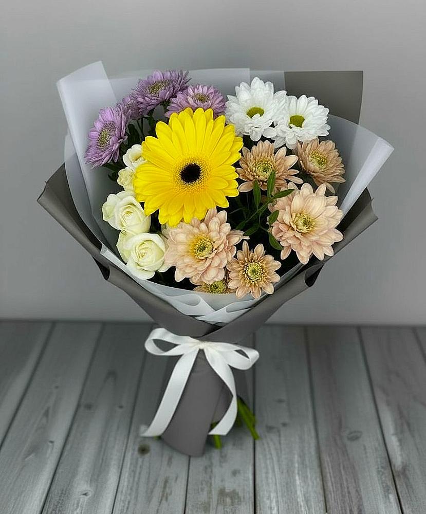 Букет цветов из: Розы, Герберы и Хризантемы в Сузуне