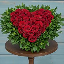 Цветочная композиция из Розы в виде сердца в Сузуне