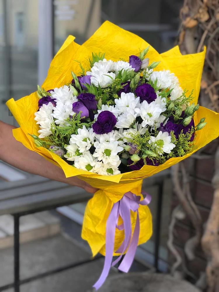 Букет цветов из: Ирисы, Хризантемы и Ромашки в Сузуне