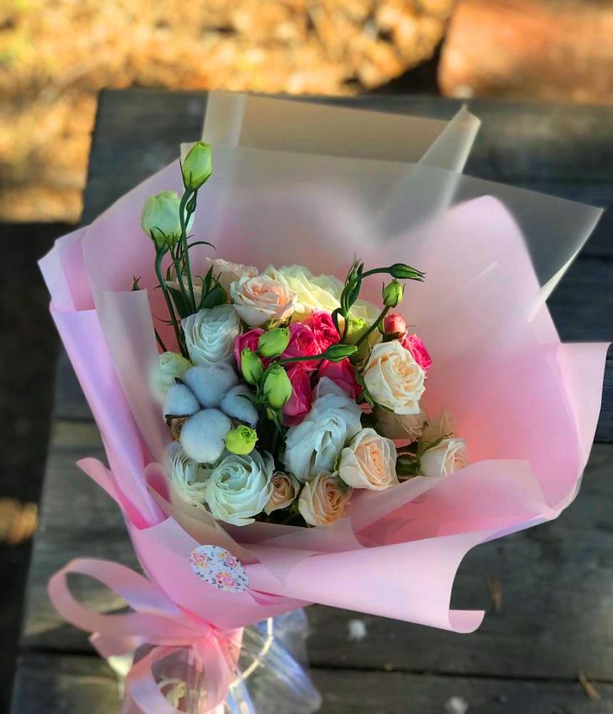 Букет цветов из: Розы и Лизиантусы в Сузуне