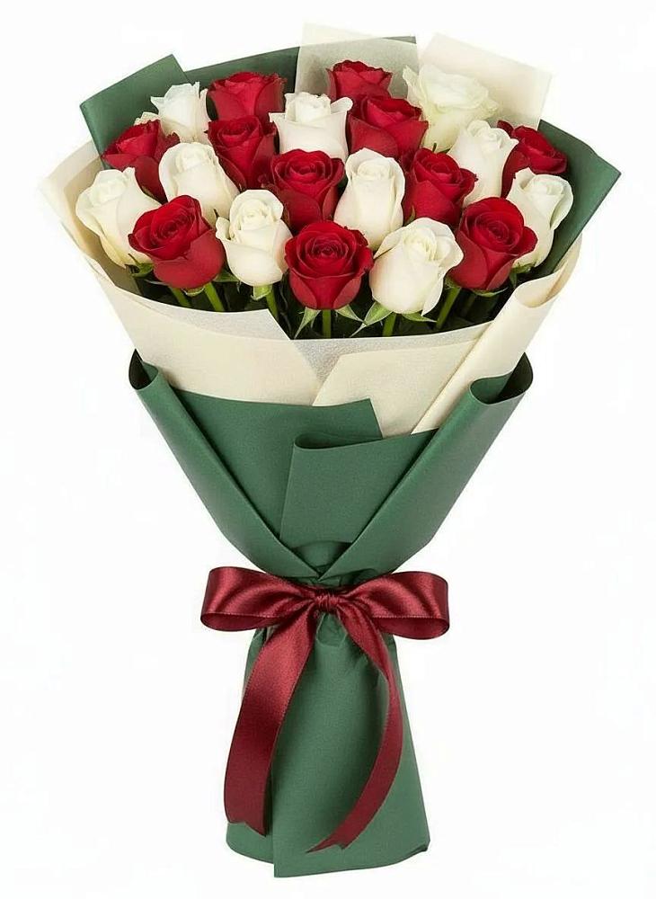 Букет Микс из красных и белых роз в Сузуне