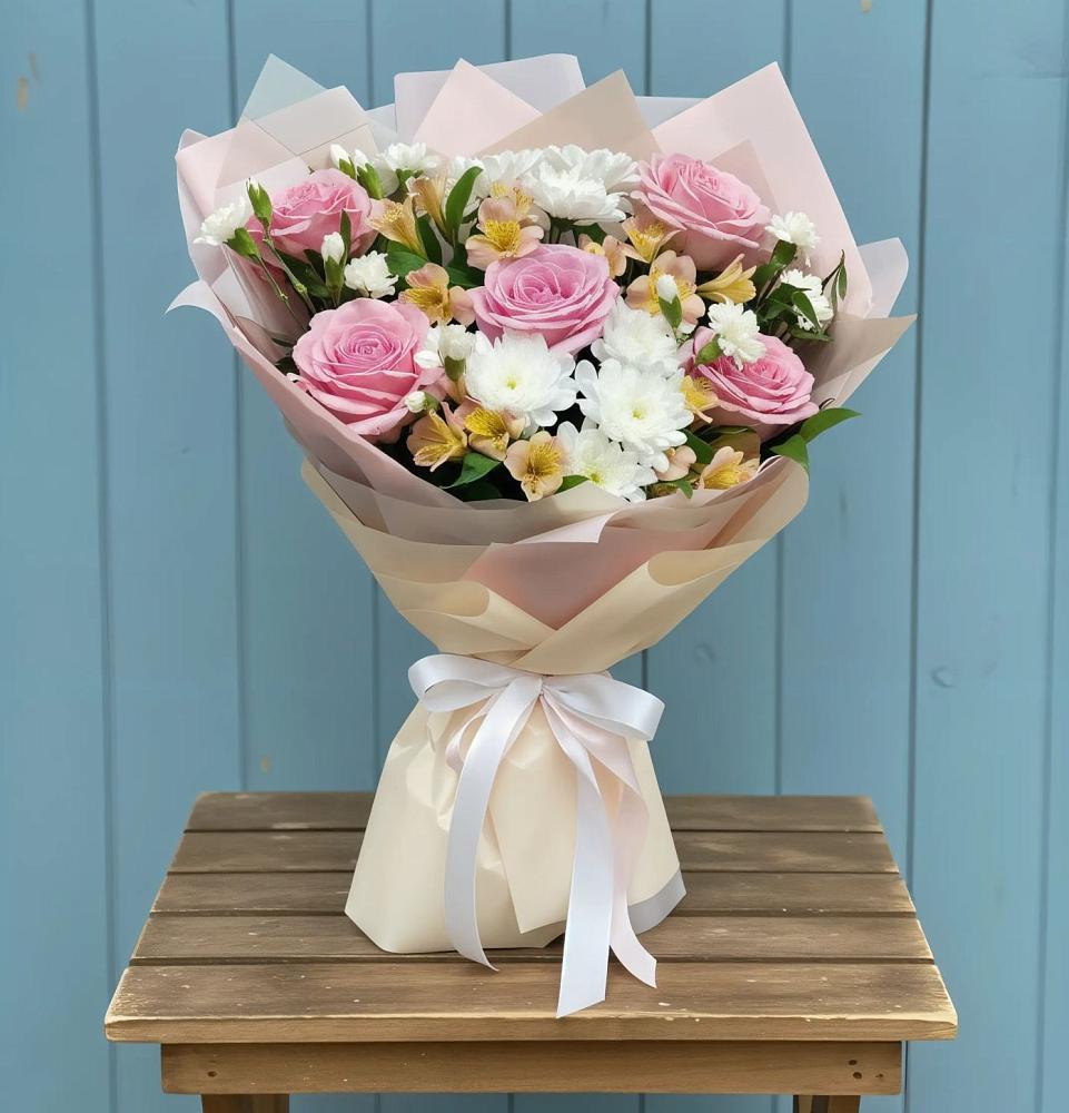 Букет цветов из: Гвоздики, Орхидеи и Розы в Сузуне