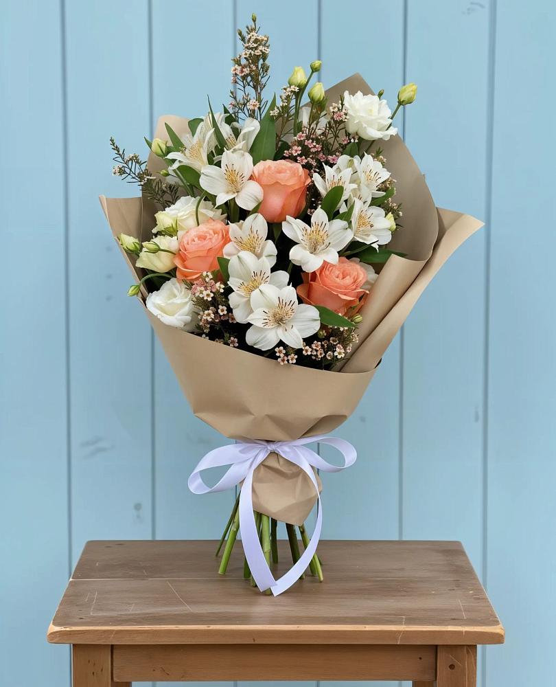 Букет цветов из: Альстромерии, Лизиантусы, Розы и Хризантемы в Сузуне