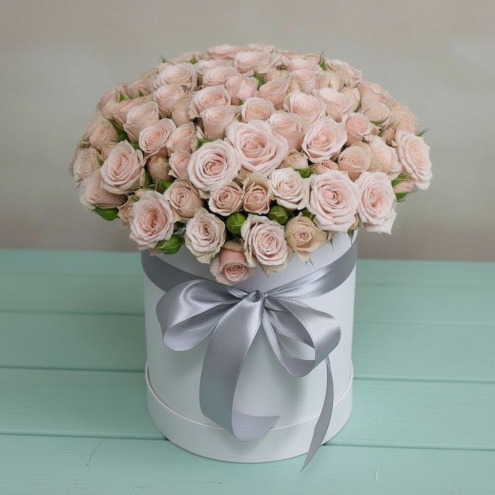 Цветочная композиция из Розы в шляпной коробке в Сузуне